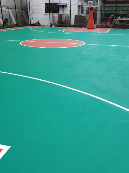 晋州 球场长期使用易出现地面开裂